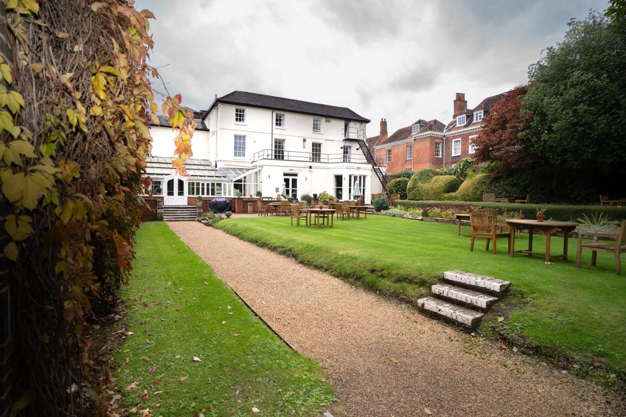 Winchester Royal Hotel Exterior photo