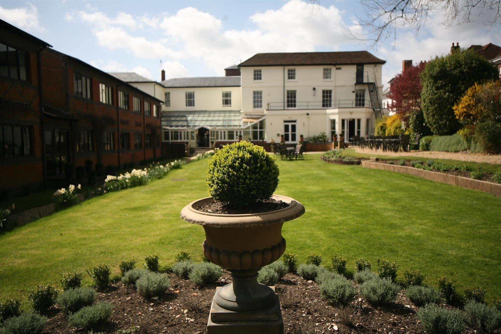 Winchester Royal Hotel Exterior photo